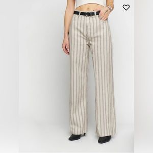 NWT Reformation Cary High Rise Slouchy Wide
Leg Jeans Sz 26